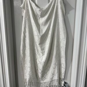 Disney White Textured Scarf/Wrap. N NWT.